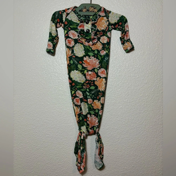 Gigi & Max Floral Newborn Sleeper PJs One Piece Sz NB | baby | ruffles | button - Picture 2 of 8